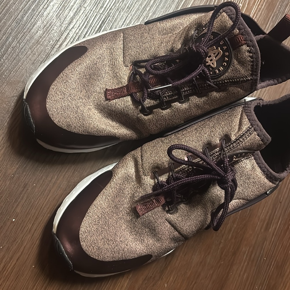 Nike Air Hirache Maroon Purple Sneaker Women’s Size 9.5
